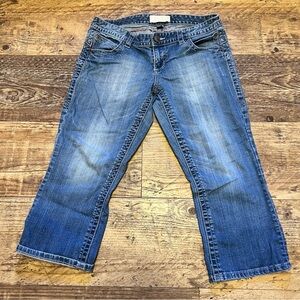 Maurices Capris Womens Size 10 Blue Denim Distressed  Embroidered Stretch Cotton